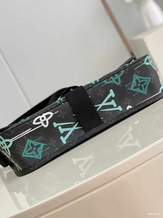 MESSENGER MM ARCHY VUITTON LOUIS 0822